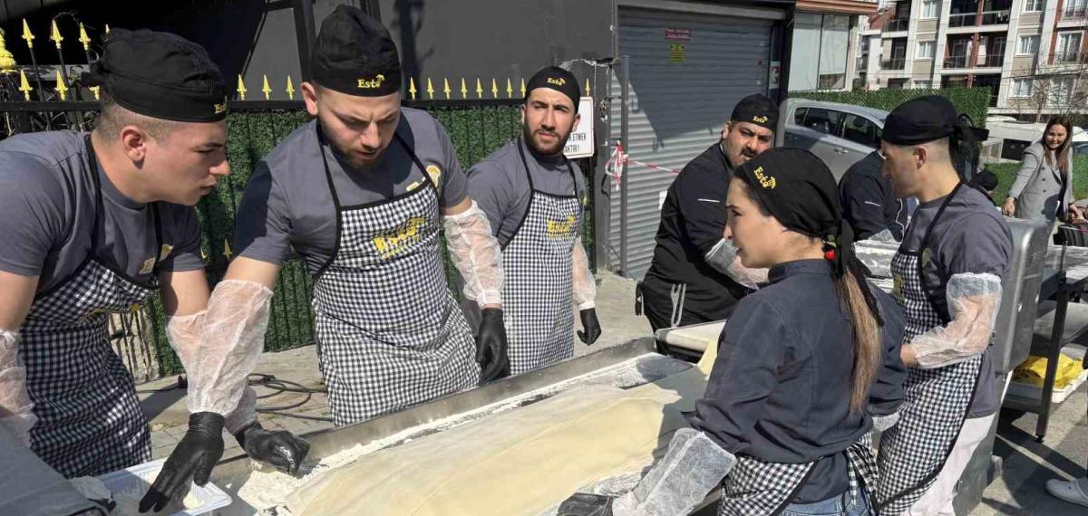 İstanbul’da Lahmacun Rekoru: 63 Metrelik Dev Lahmacun Guinness’e Girdi