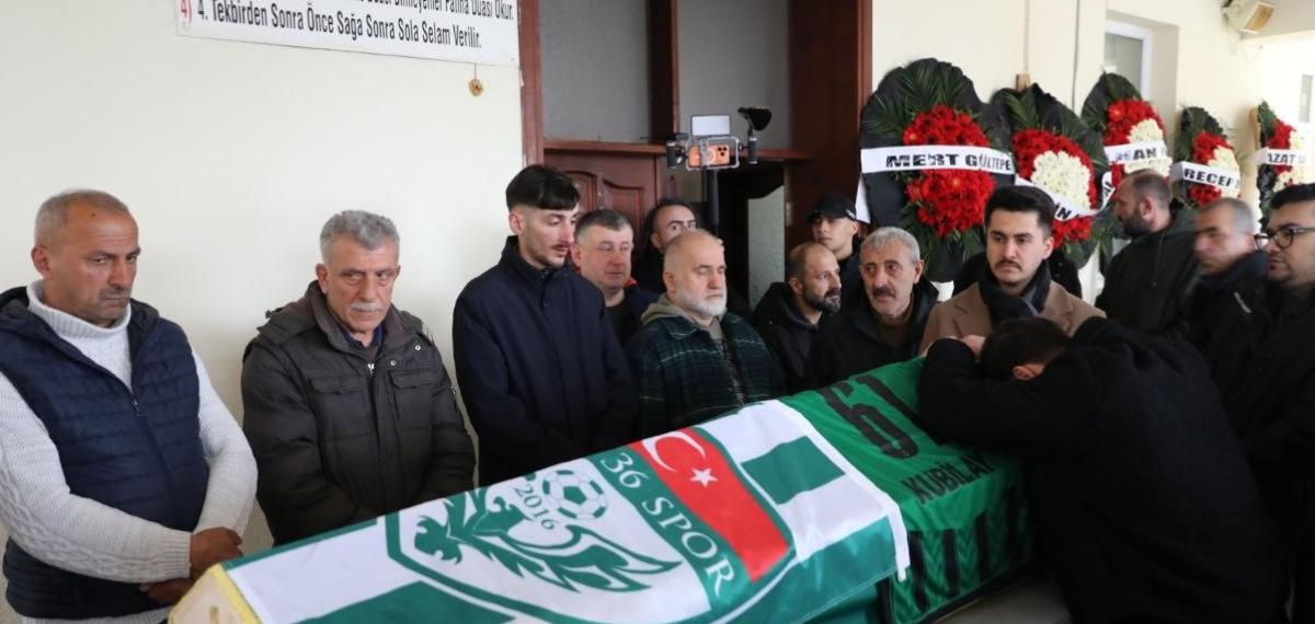 İstanbul’da Silahlı Saldırıda Ölen Genç Futbolcu Son Yolculuğuna Uğurlandı