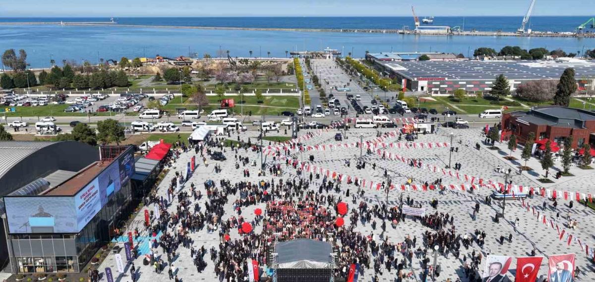 İstiklal Meydanı’na Görkemli Açılış