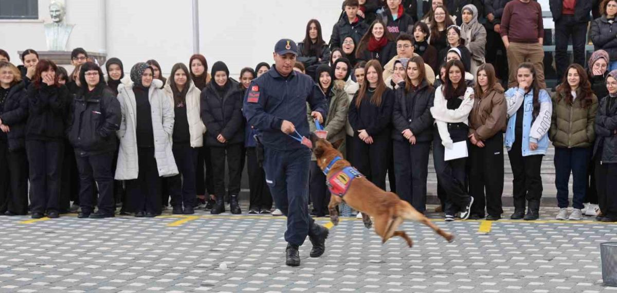İtaat Köpeği Nefes’ten Öğrencilere Nefes Kesen Gösteri