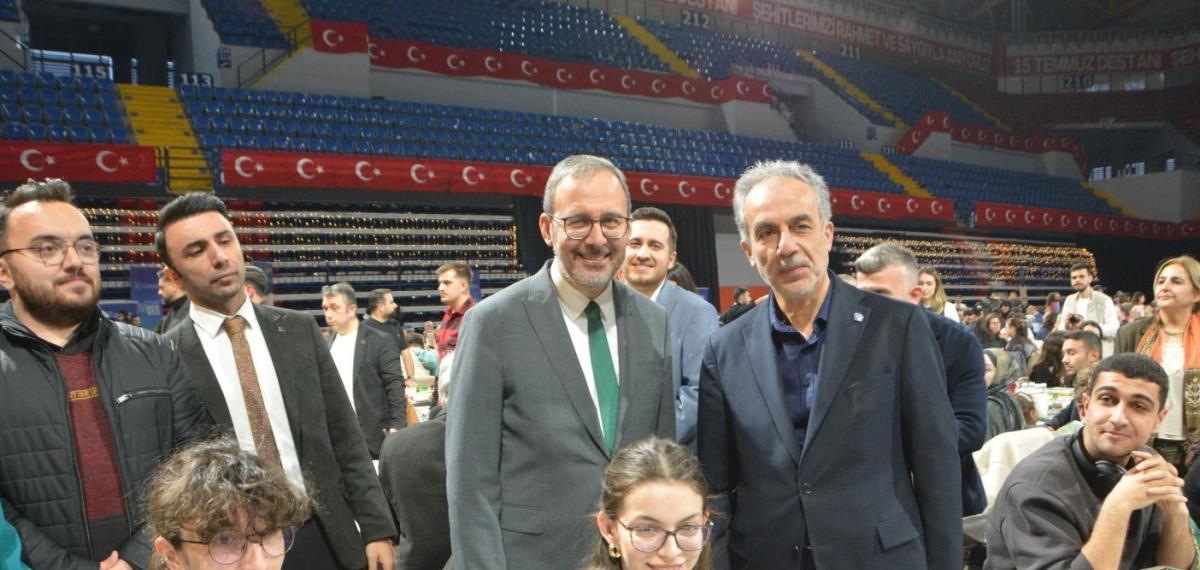 İzmir’de Üniversite Öğrencileri ’Kampüs İftarları’ Programında Buluştu