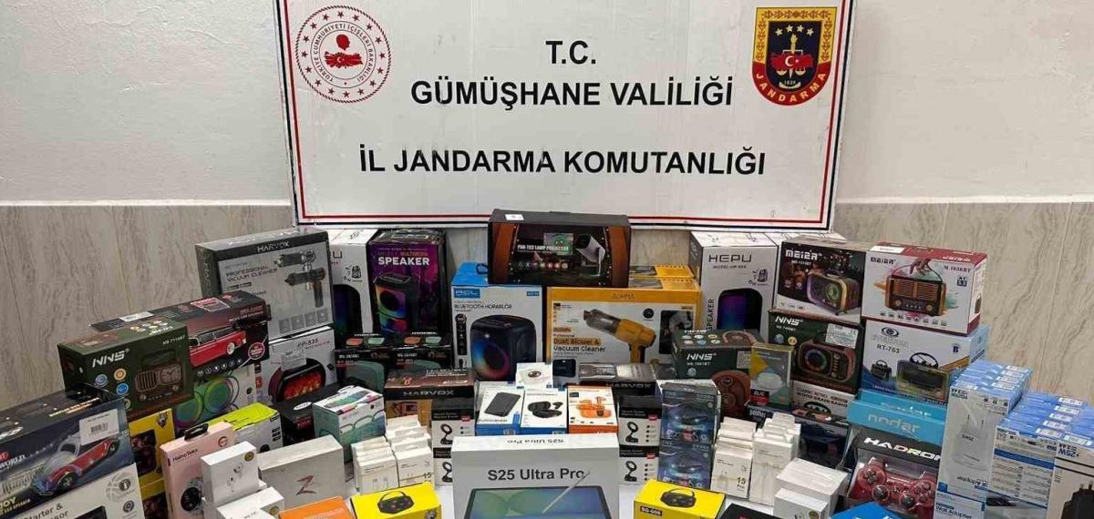Jandarmadan Yol Kontrolünde 500 Bin TL Değerinde Kaçak Elektronik Ürün Ele Geçirildi