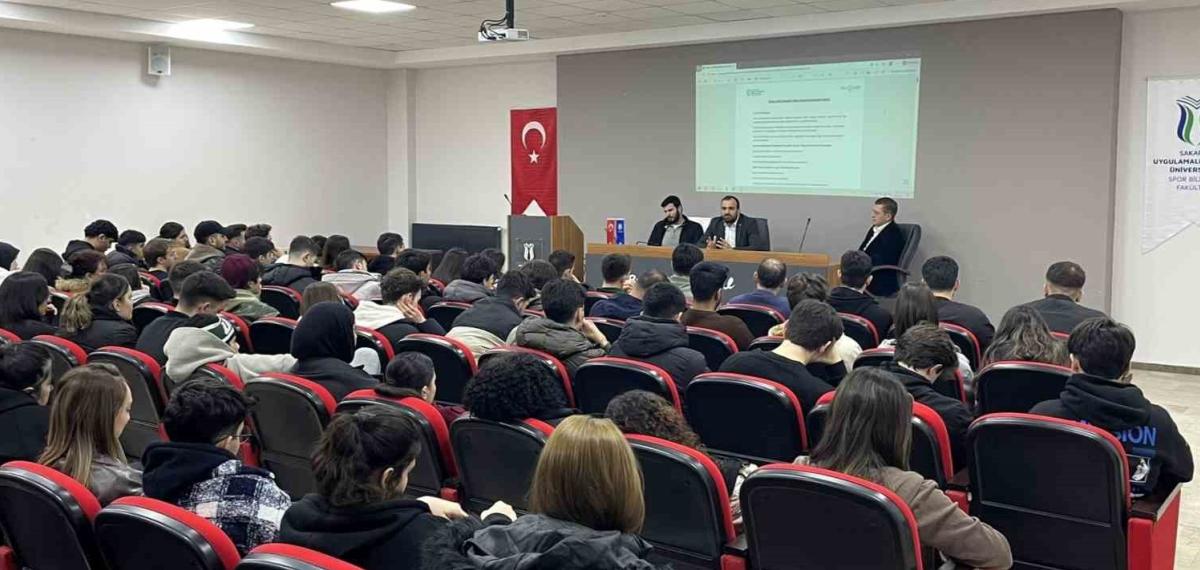 Kamu ve Sektör Temsilcileri Tecrübelerini Öğrencilerle Paylaştı