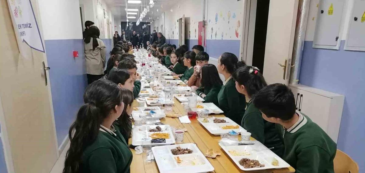 Karaçoban’da Okulda “Maarifin Kalbinde Ramazan” Temalı İftar Programı