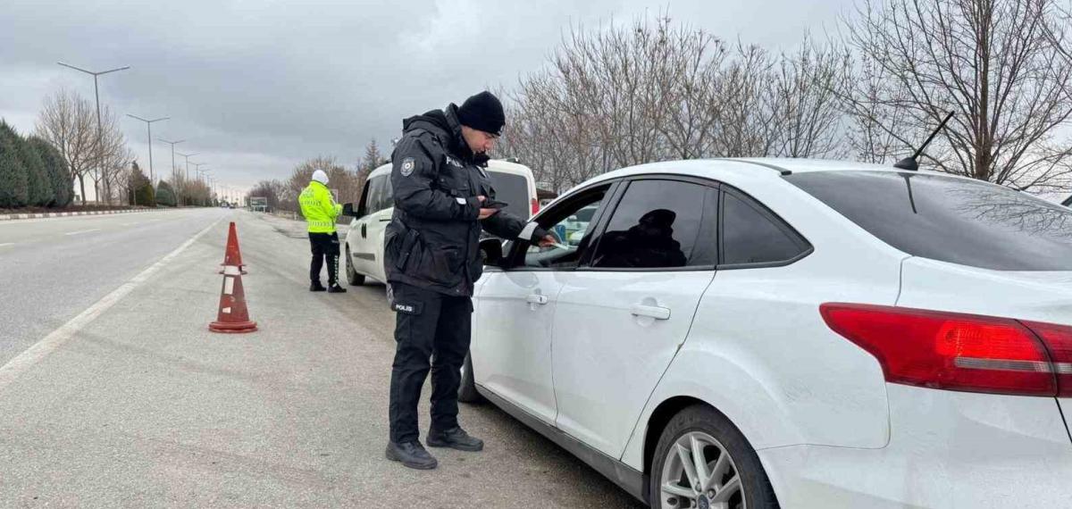 Karaman’da Uyuşturucu ve Ruhsatsız Silahlar Ele Geçirildi: 12 Tutuklama