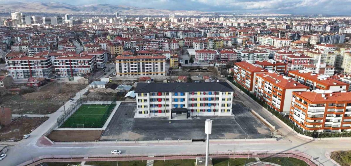 Karatay’da 8 Okula Fıfa Standardında Yeni Halı Saha