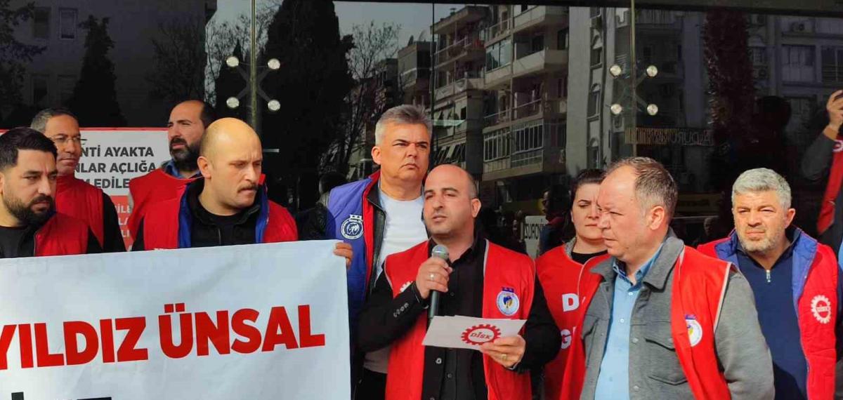 Karşıyaka’da 7 Aydır Maaş Alamayan İşçiler Belediye Kapısında