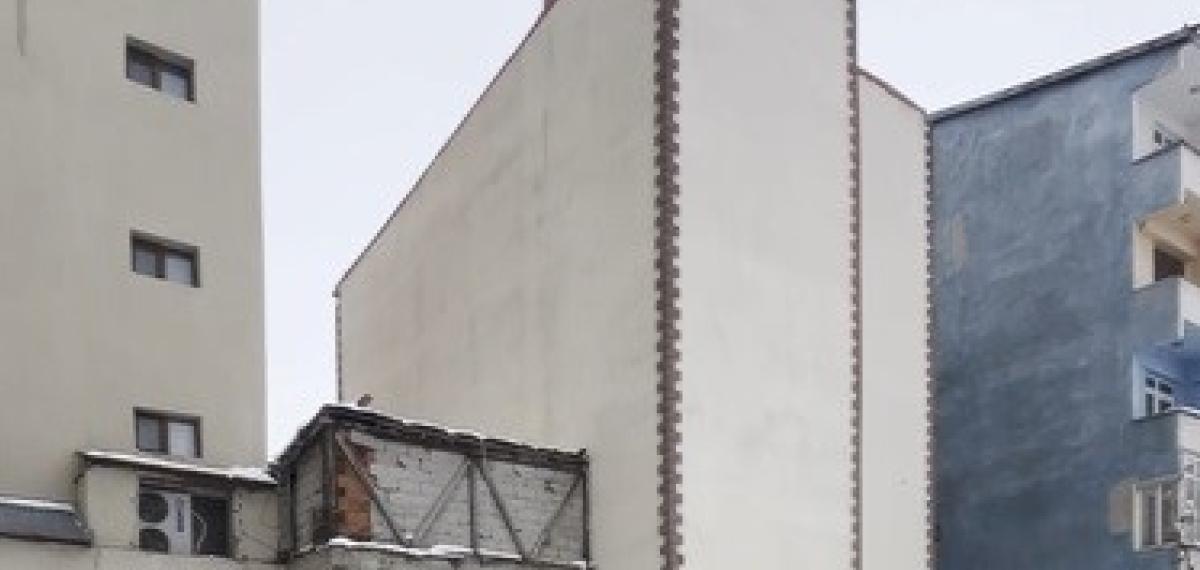 Kars’ta Küçük Otomobil Kara Saplandı: Vatandaşlar İte Kaka Kurtardı, O Anlar Viral Oldu