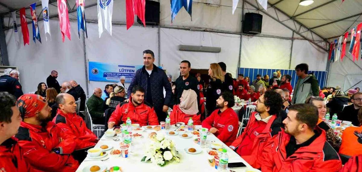 Kartal Belediyesi, Afet ve Arama Kurtarma Ekiplerini İftar Sofrasında Buluşturdu