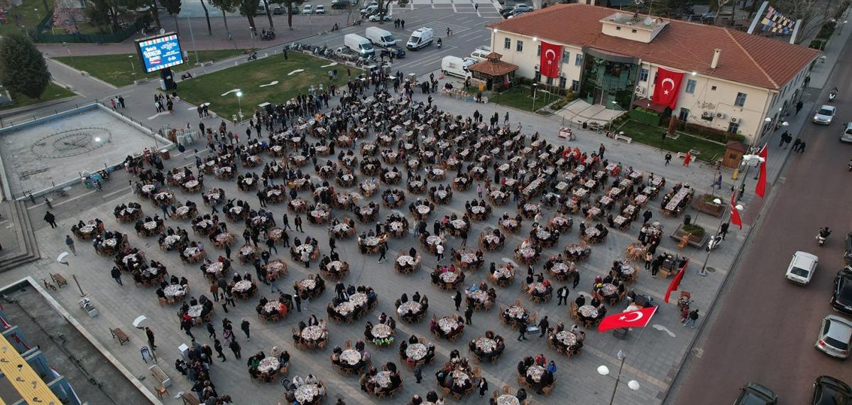 Kasapoğlu ve Vali Özkan Vatandaşlarla İftarda Buluştu