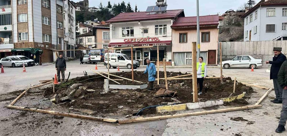 Kavşak Ortasında Kalan Tarihi Mezar İçin İhya Çalışması Başlatıldı