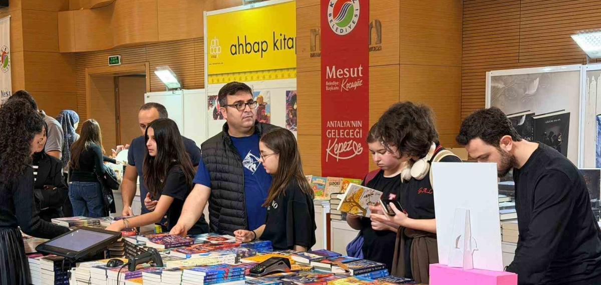 Kepez Kitap Fuarı’na Yoğun İlgi