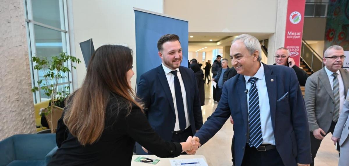 Kepez’de İş Arayanlarla İşverenler Aynı Çatı Altında Buluştu