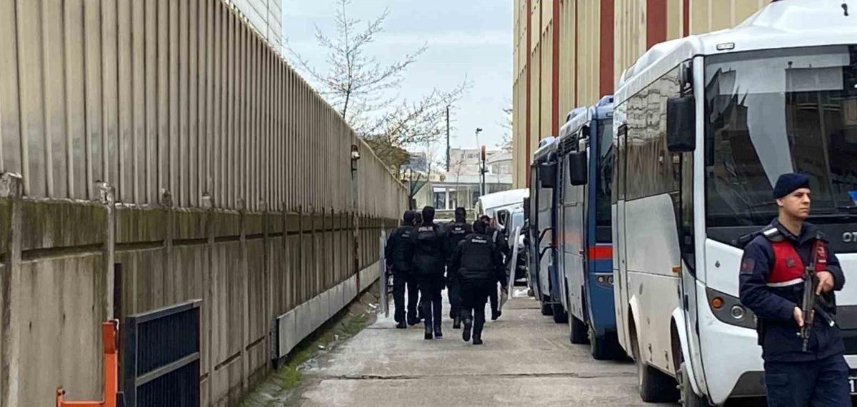 Kocaeli’de 3 Kişinin Öldüğü Silahlı Saldırıya İlişkin 9 Şüpheli Adliyede