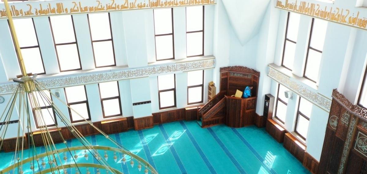 Kocasinan’da Camiler Ramazan’da da Gül Kokuyor