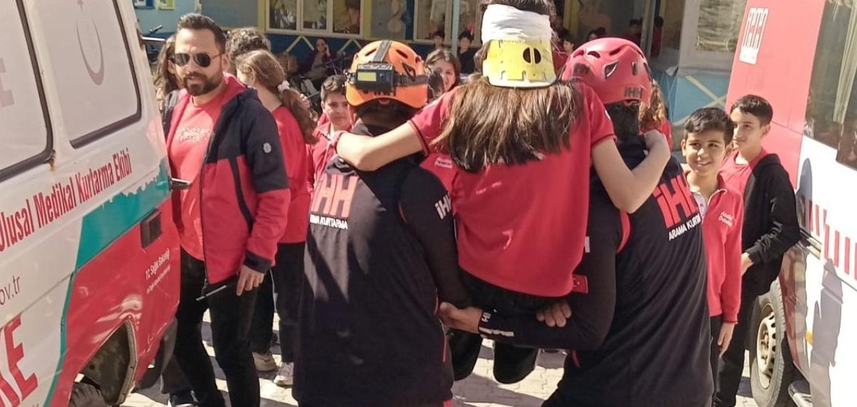 Köyceğiz Atatürk Ortaokulu’nda Afet Tatbikatı Gerçekleştirildi