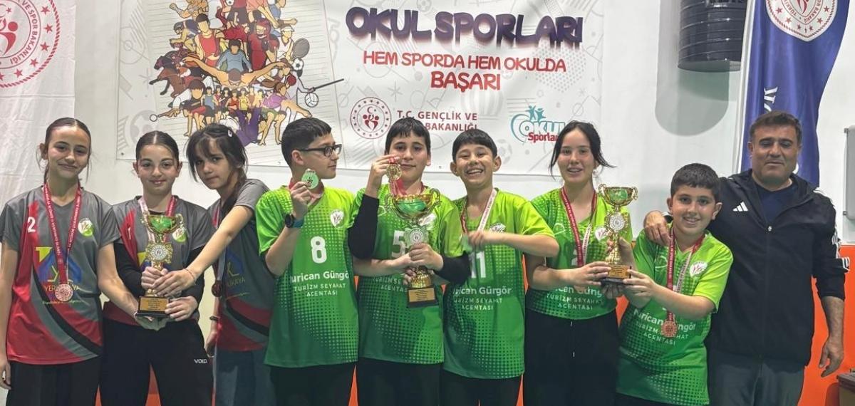 Köyceğiz Toparlar Ortaokulu Floor Curling’te İl Birincisi Oldu