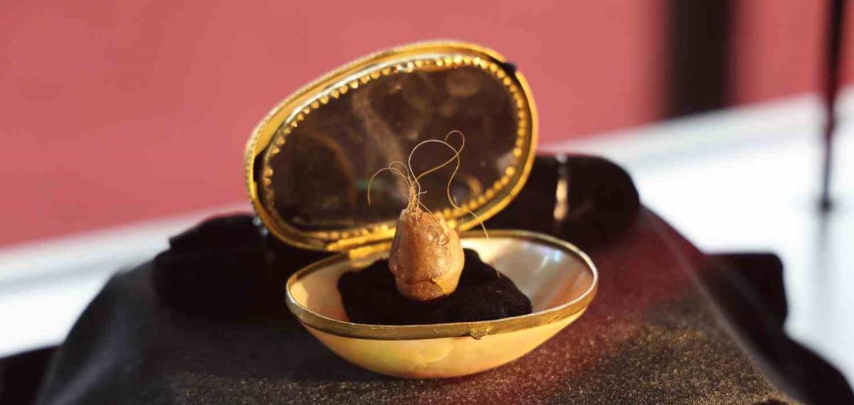 Kutsal Emanetler Sivas’ta Sergilendi, Görmek İsteyen Vatandaşlar Uzun Kuyruk Oluşturdu