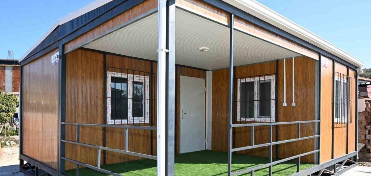 Manisa’da Yağmurda Evleri Kullanılamaz Hale Gelen Ailenin Yeni Yuvası Büyükşehirden