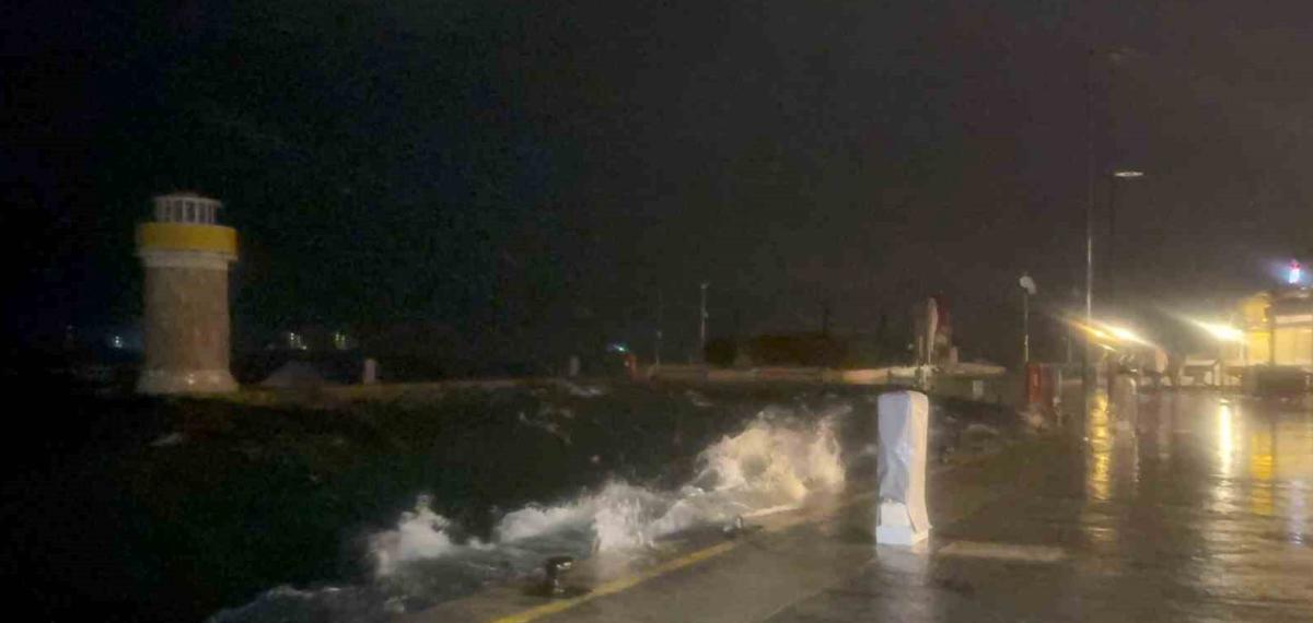 Marmaris’te Şiddetli Fırtına Etkili Oluyor