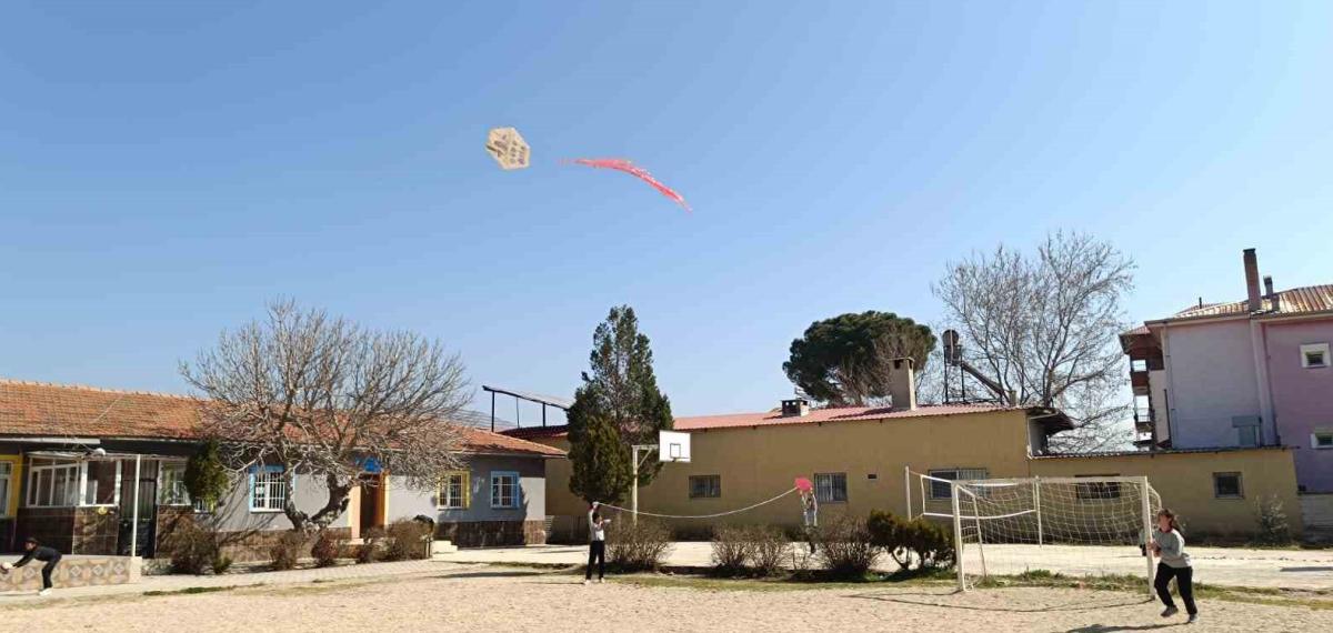 Matematiği Uçurtmayla Anlattı, Öğrenciler Hem Eğlendi Hem Öğrendi