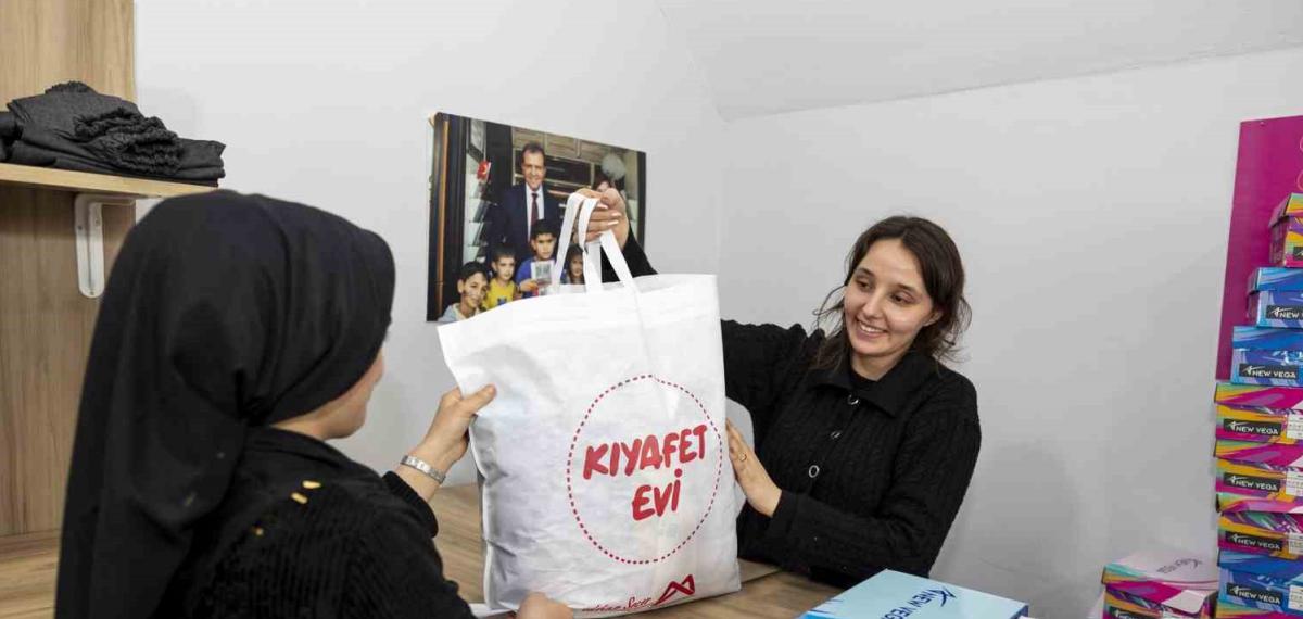 Mersin’de Dar Gelirli Ailelerin Çocuklarına Bayramlık Desteği