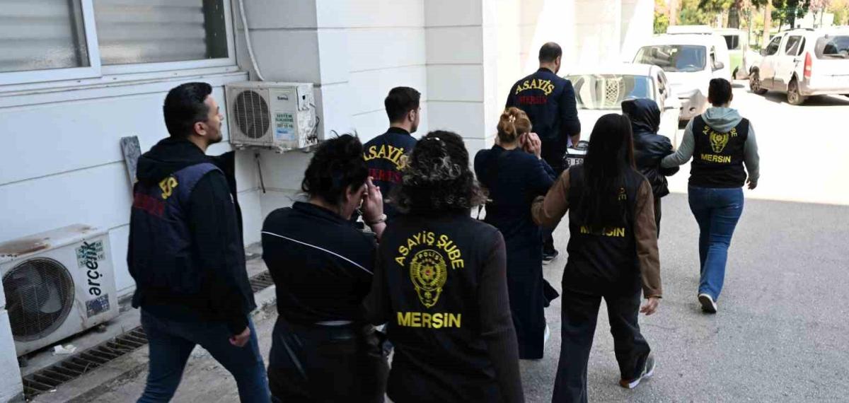 Mersin’de Evleri Soyan Kadın Hırsızlar Minibüste Polise Yakalandı