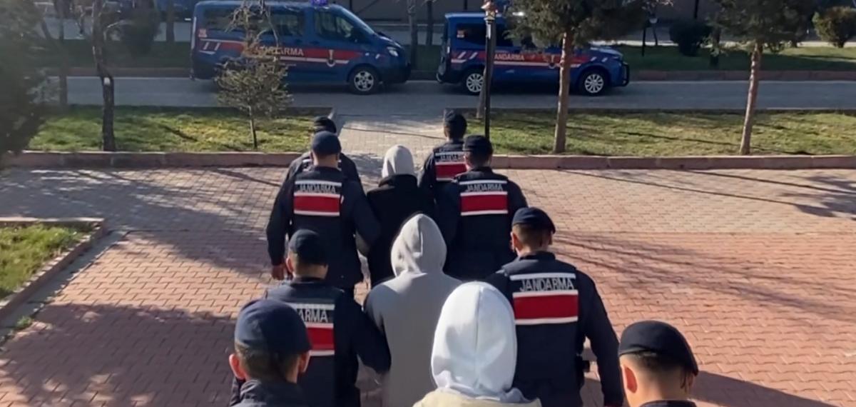 Minibüsün Yan Kapısının İçinden Bin 120 Adet Uyuşturucu Hap Çıktı