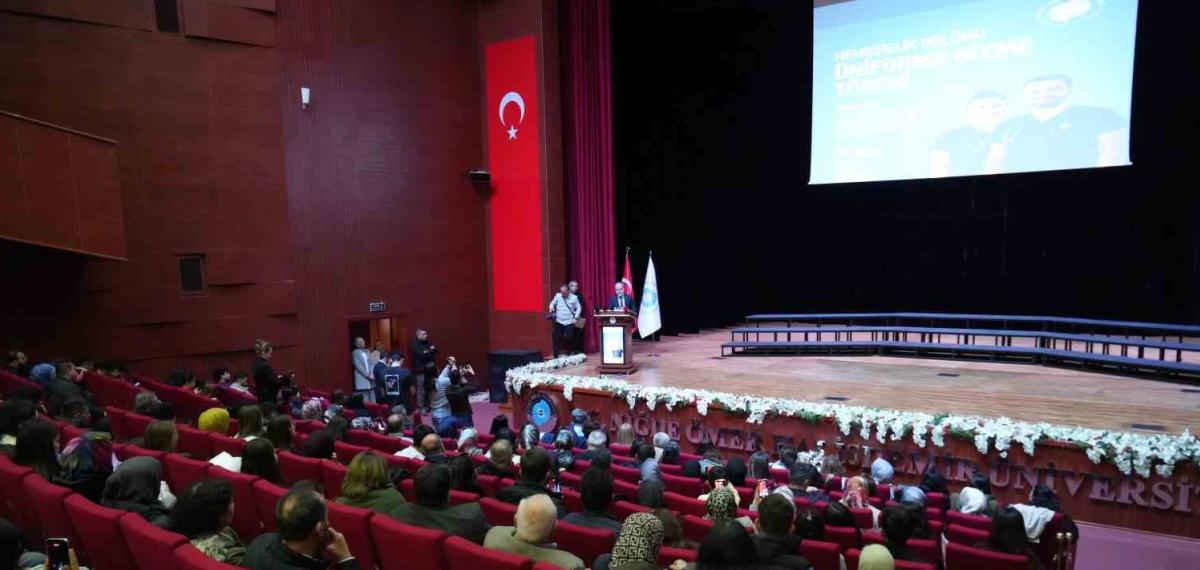 Niğde’de 120 Hemşire Adayı Üniforma Giydi