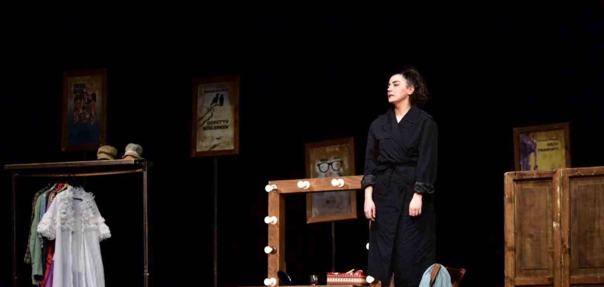 Ödüllü ‘Yan Rol’ Bursa’da Ayakta Alkışlandı