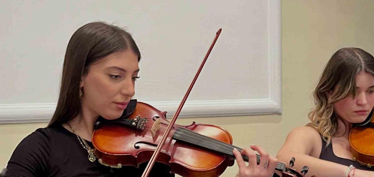 Öğrencilerden ‘Çınarlara’ Unutulmaz Konser