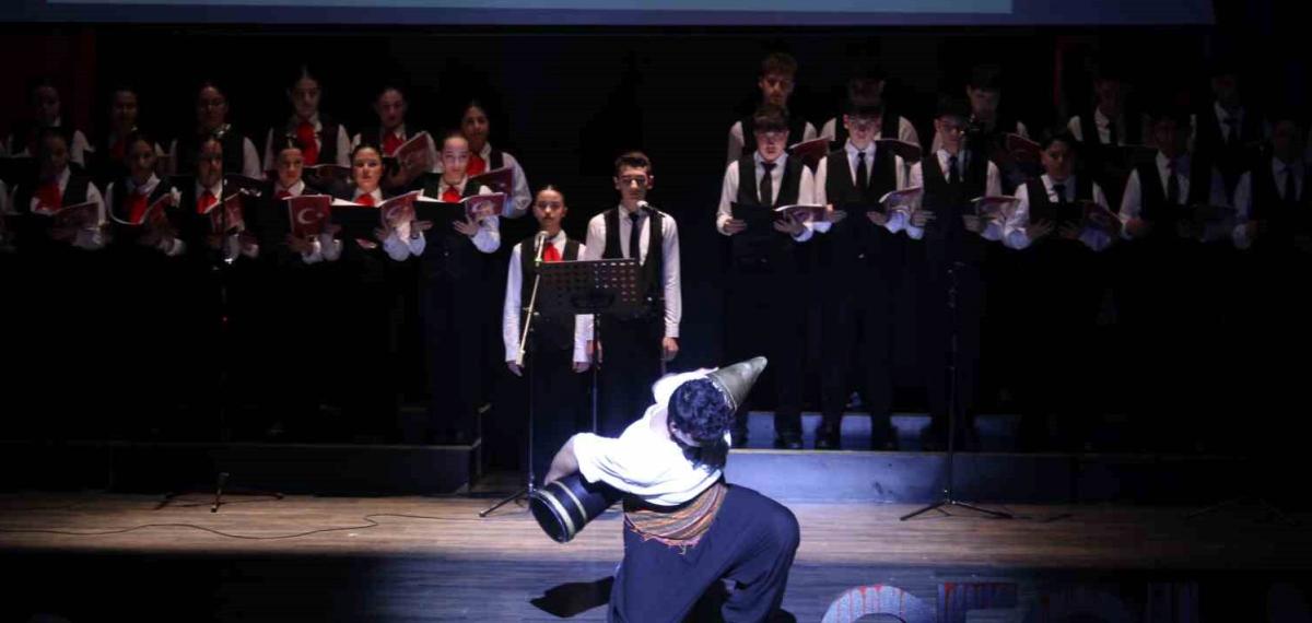 Öğrencilerinin ‘Bir Hilal Uğruna’ Oratoryosu Ayakta Alkışlandı