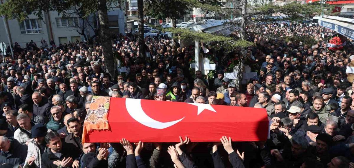 Öğrencisi Tarafından Öldürülen Fatma Nur Öğretmen Son Yolculuğuna Uğurlandı