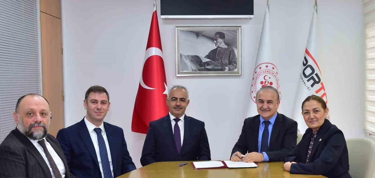 Oltu’ya Dev Yatırım: Modern Spor Salonu İçin İmzalar Atıldı