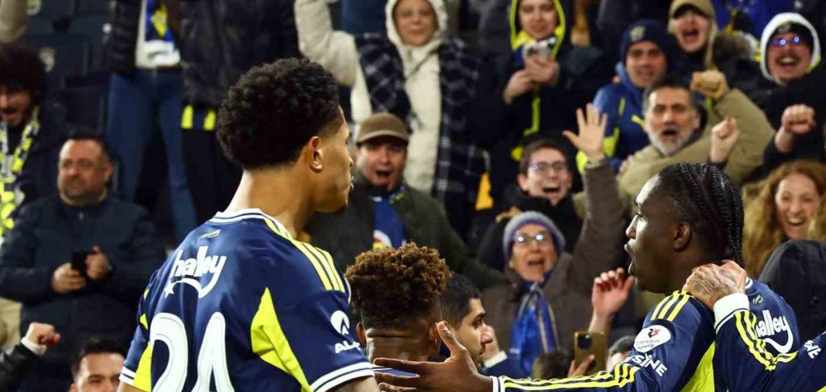 Oosterwolde, Fenerbahçe’de 100. Maçına Çıktı