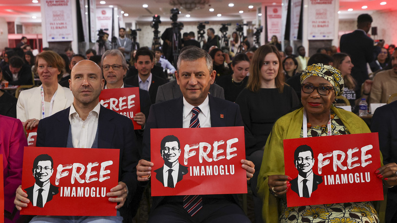 CHP Lideri Özgür Özel’den 150 Ülkeden 250 Gence Mesaj: “Türkiye’de Büyük Mücadele Veriliyor”