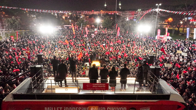 CHP Lideri Özgür Özel Pendik Mitinginde Erdoğan’a Seslendi: “İstediğini Yap, Bu Öfke Seni Götürüyor”