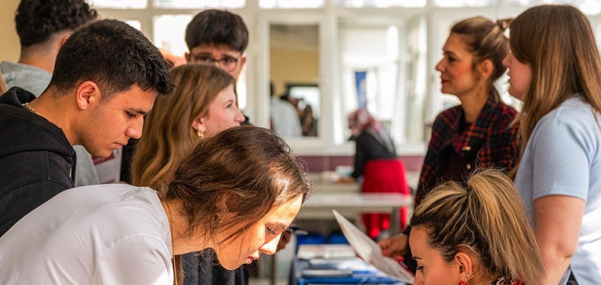 Radikal Okullarında Kariyer Günleri: Uzman İsimler Öğrencilerle Geleceği Konuştu