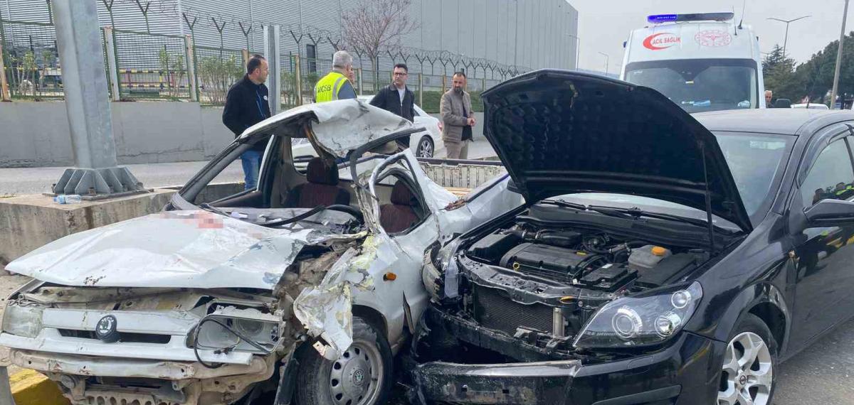 Refüje Çarpıp Karşı Şeride Geçen Otomobil Başka Araca Çarptı: 1 Ölü