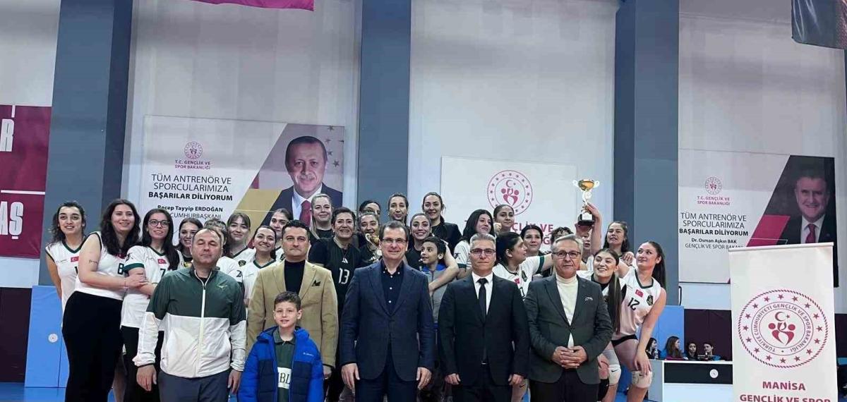 Salihli’de Kadınlar Günü’ne Özel Voleybol Turnuvası Büyük Heyecana Sahne Oldu