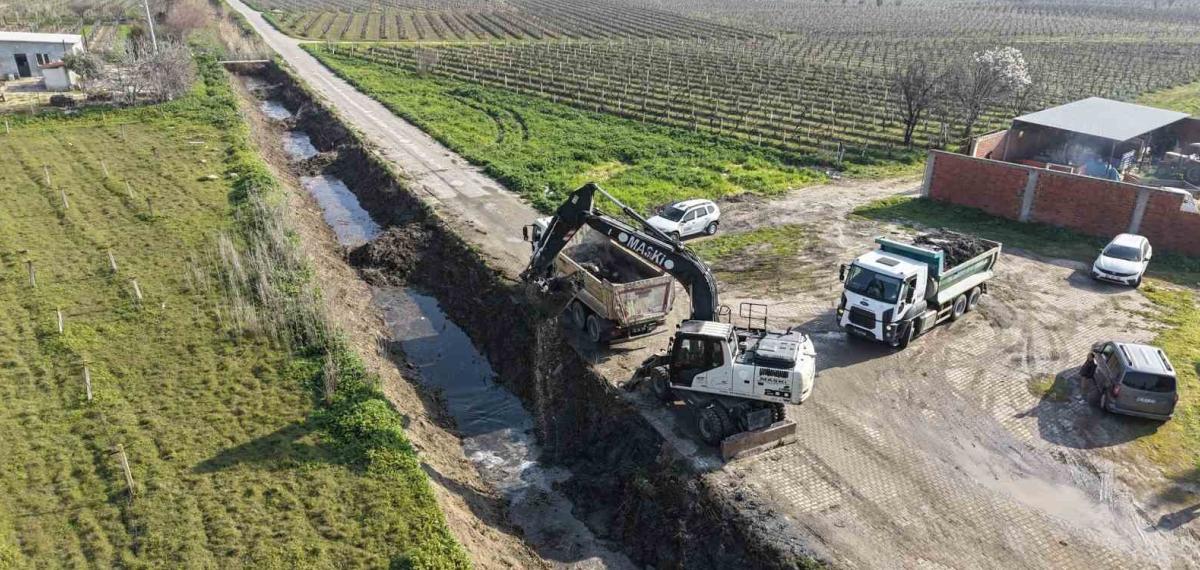 Saruhanlı’da Dere Temizliğiyle Koku ve Sinek Sorunu Bitecek