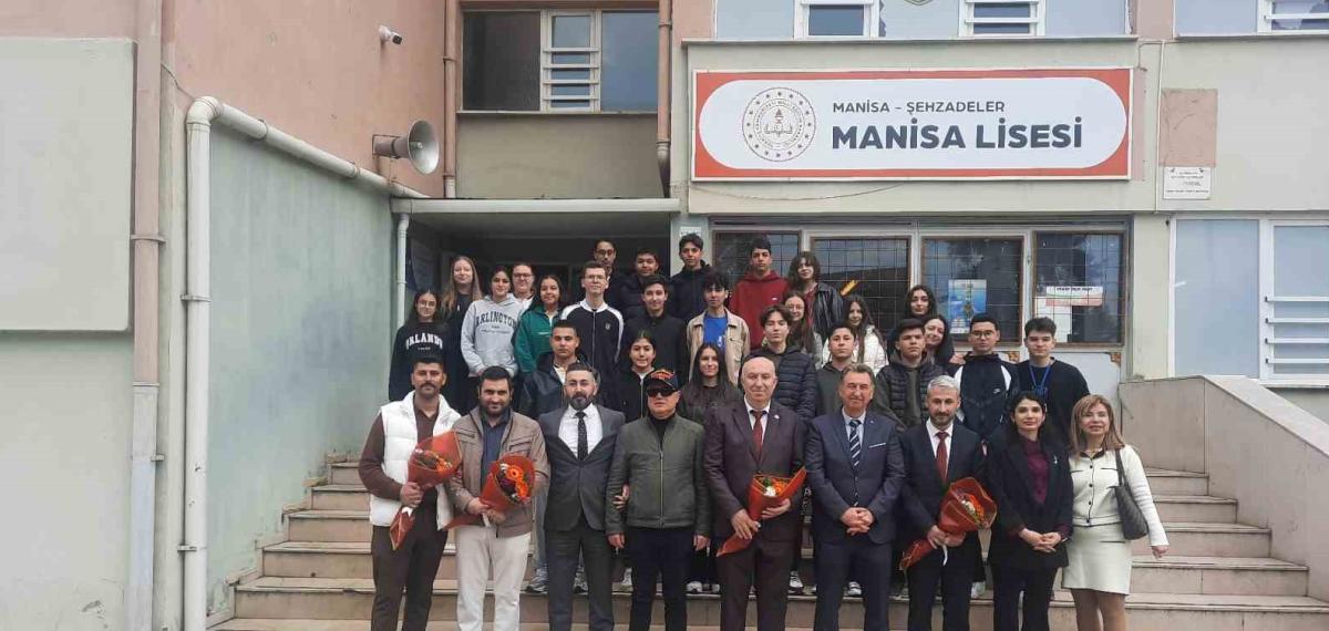 Şehit Yakınları ve Gaziler Manisa Lisesi’nde Gençlerle Buluştu