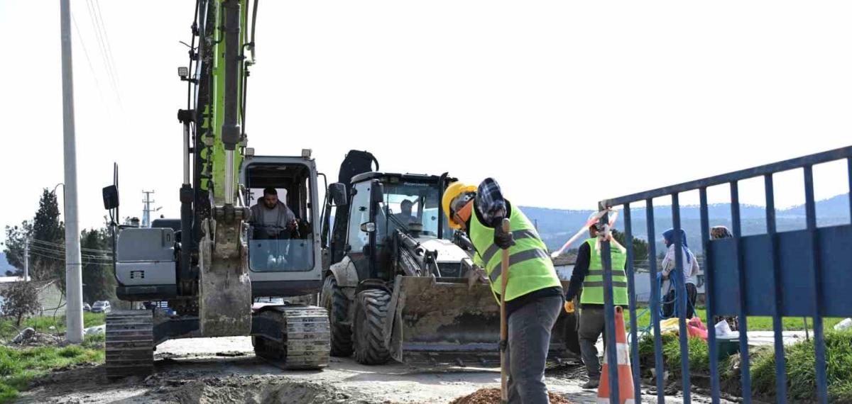 Selendi’de İki Mahallenin Daha Altyapı Sorunu Tarih Oluyor