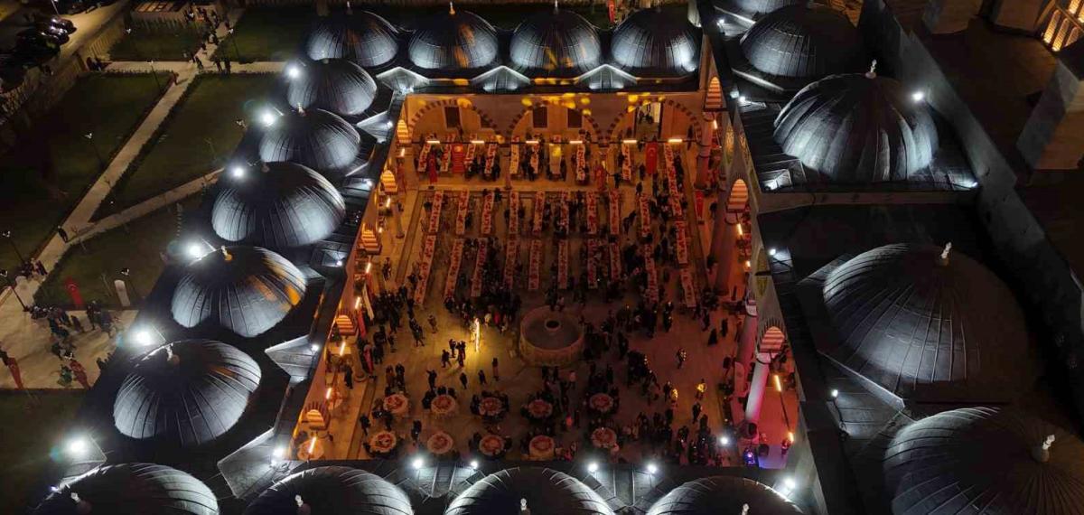 Selimiye’nin Gölgesinde Binlerce Kişi İftarda Buluştu