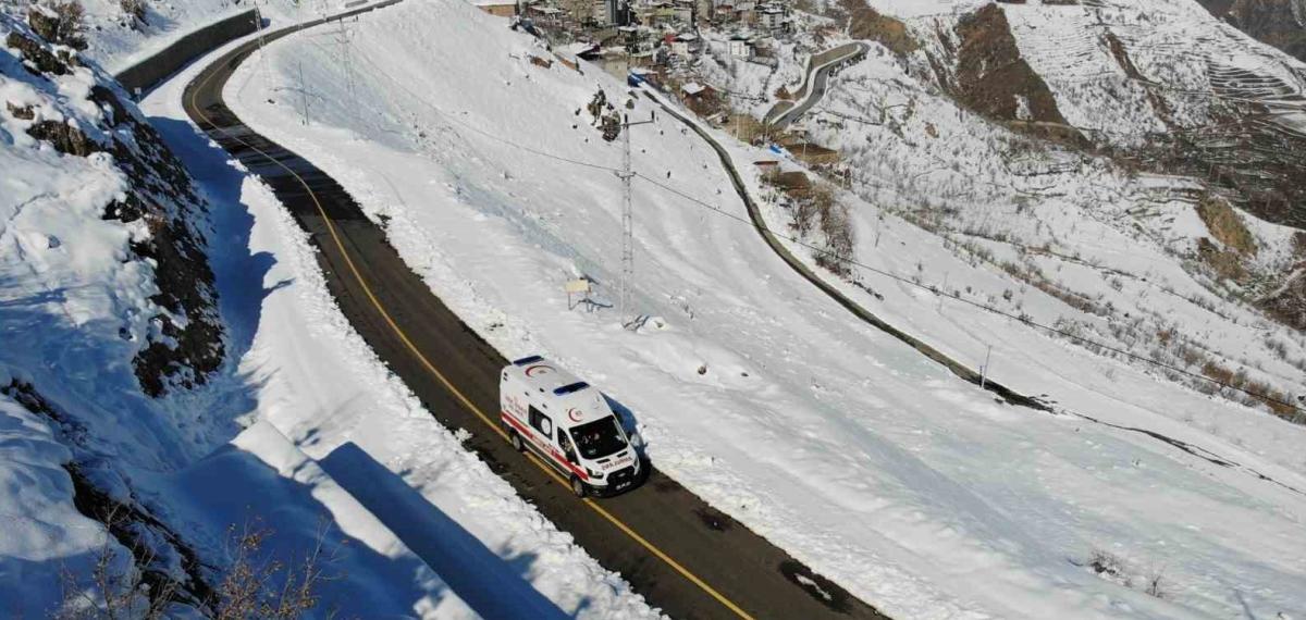 Siirt’in Tek Kadın Ambulans Şoförü Zorlu Coğrafyada Hayat Kurtarıyor