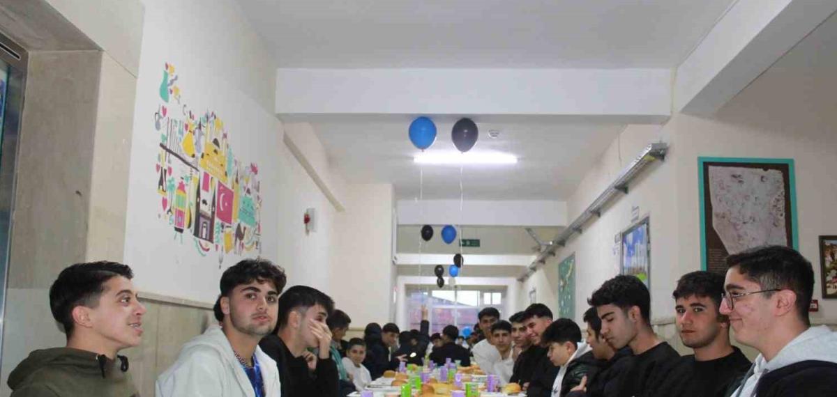 Siirt’te Öğrenciler ve Öğretmenler İftar Sofrasında Buluştu