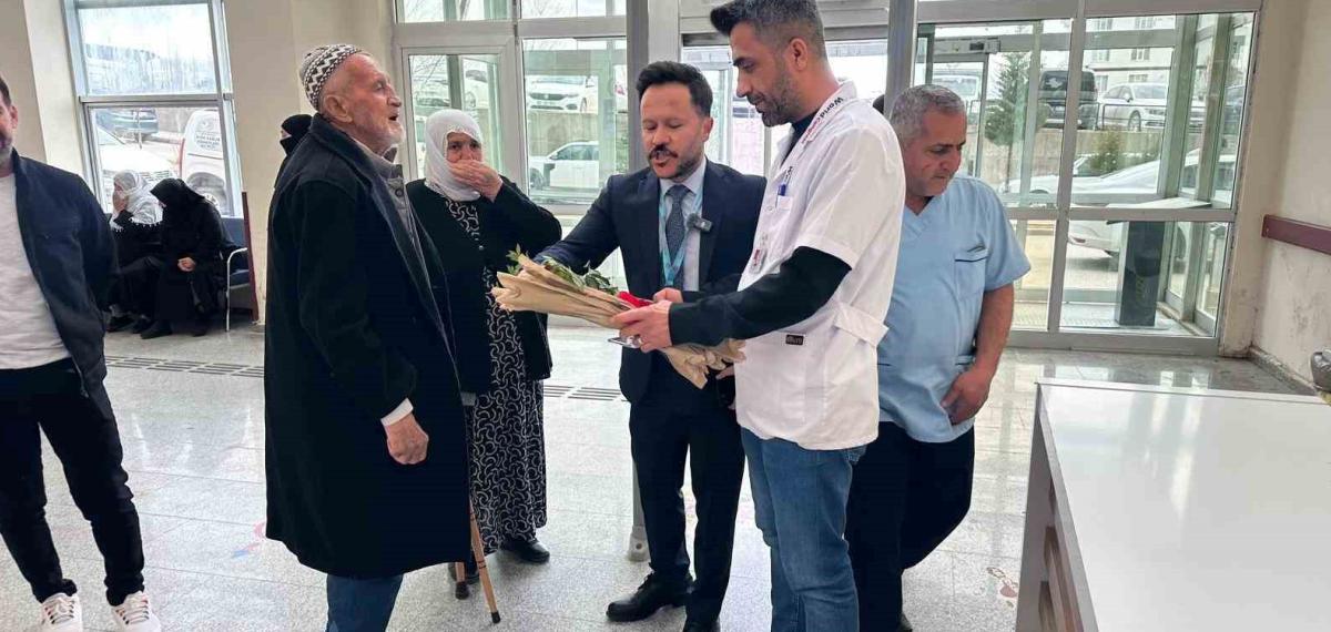 Silvan’da Yaşlılar Haftası’nda Hastaneye Gelen Yaşlılar Yalnız Bırakılmadı