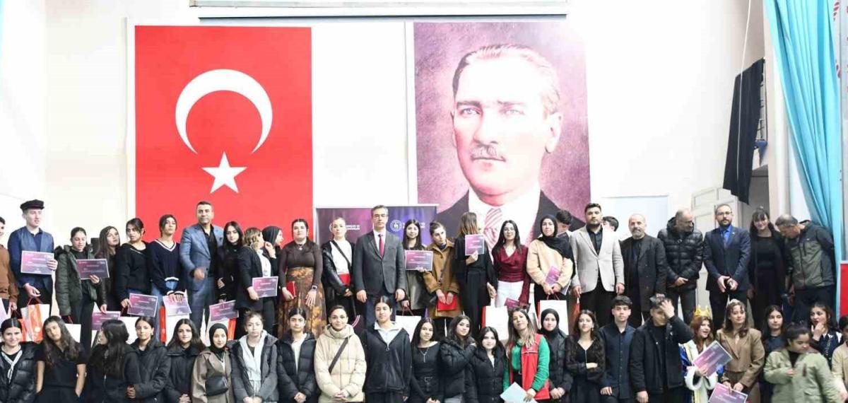 Şırnak’ta Genç Yetenekler Tiyatro İl Finalinde Sahne Aldı