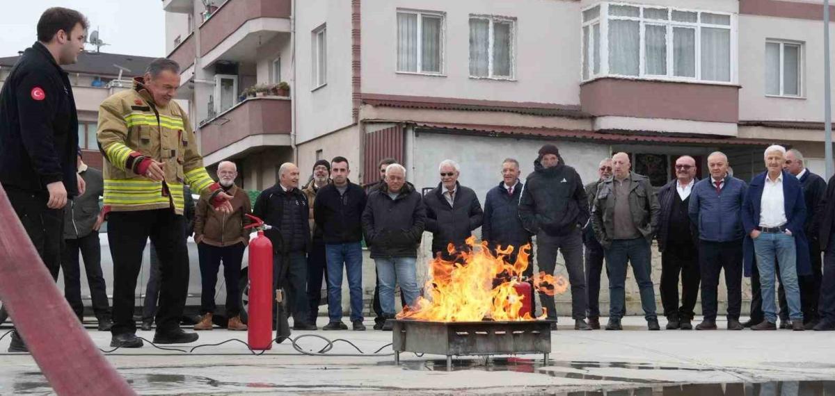 Şoförler Yangın Tüpü ile Yangını Söndürdü