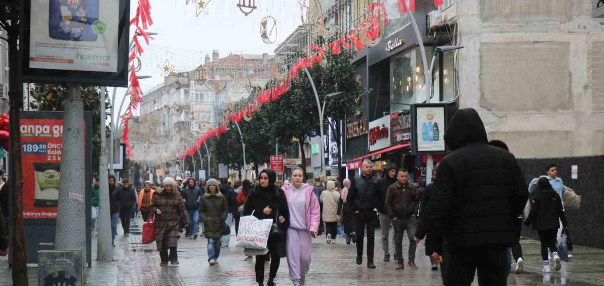 Soğuk Hava ve Yağmur Bayram Alışverişine Engel Olamadı